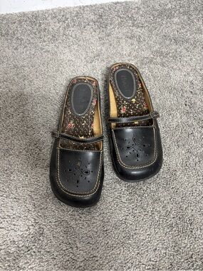 Vintage Y2K cut out mudd Mary Jane Flat